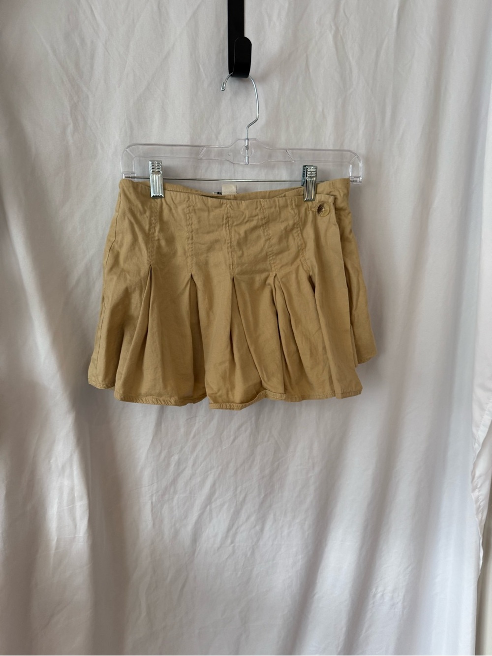 Pleated Mini Skirt Shorts in Khaki